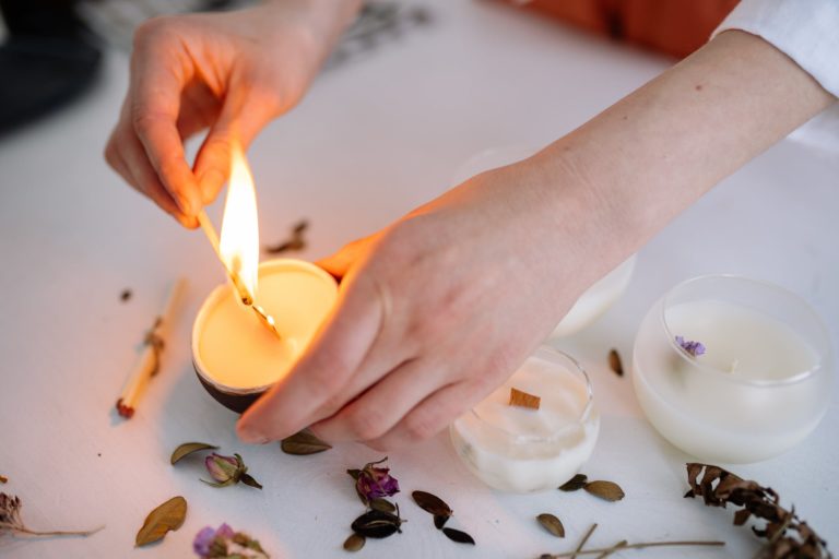 How to Sell Candles Online: 6-Step Checklist for 2022